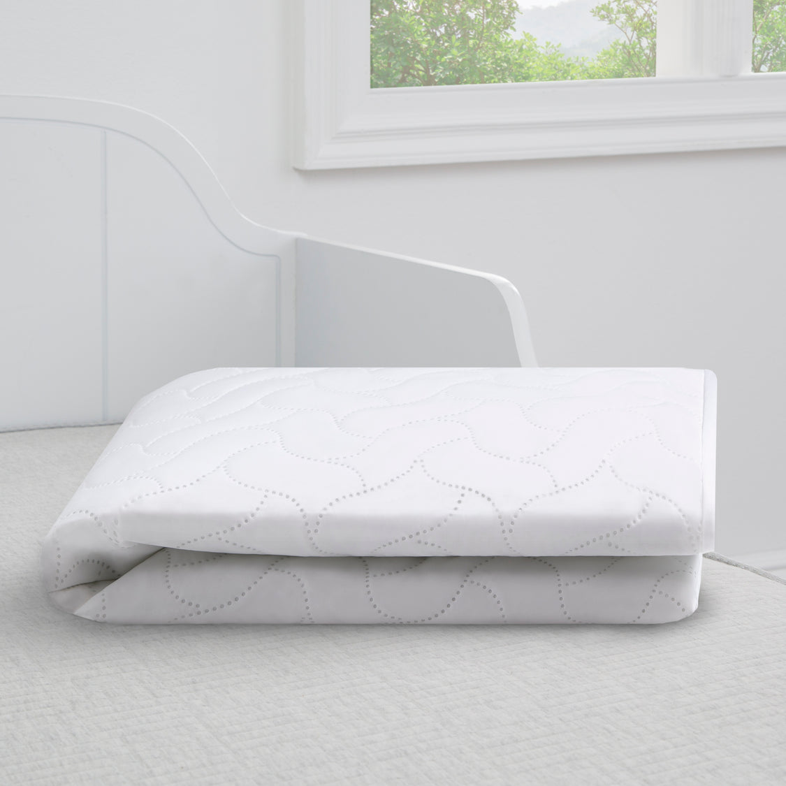 04402 NO Serta Mattress PadCover lifestyle 101