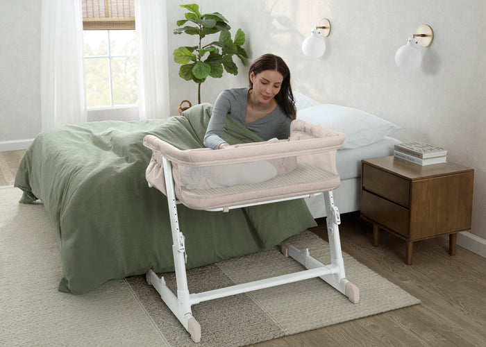 babyGap Deluxe Whisper Bedside BassinetOatmeal (2428)