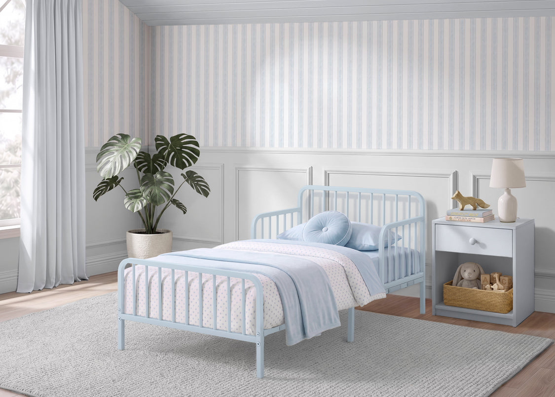 Finley Metal Toddler Bed with Spindles