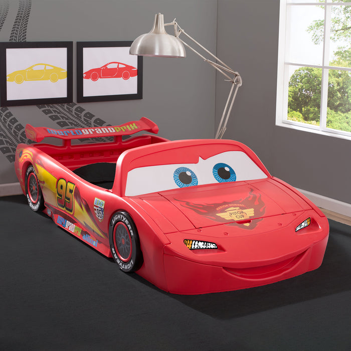 BB86609CR 1008 toddler bed cars lifestyle 02 1 3-Cars Convertible Toddler-to-Twin Bed