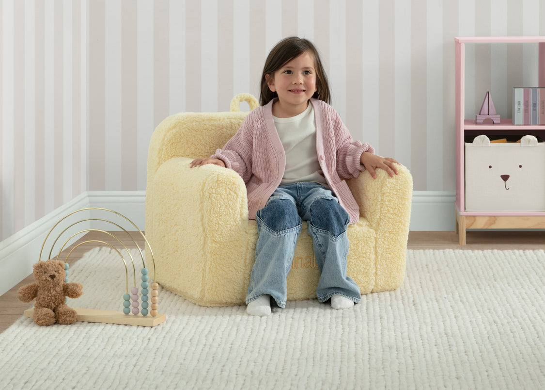 EM83654GP 1660 yellow chair gap lifestyle 01