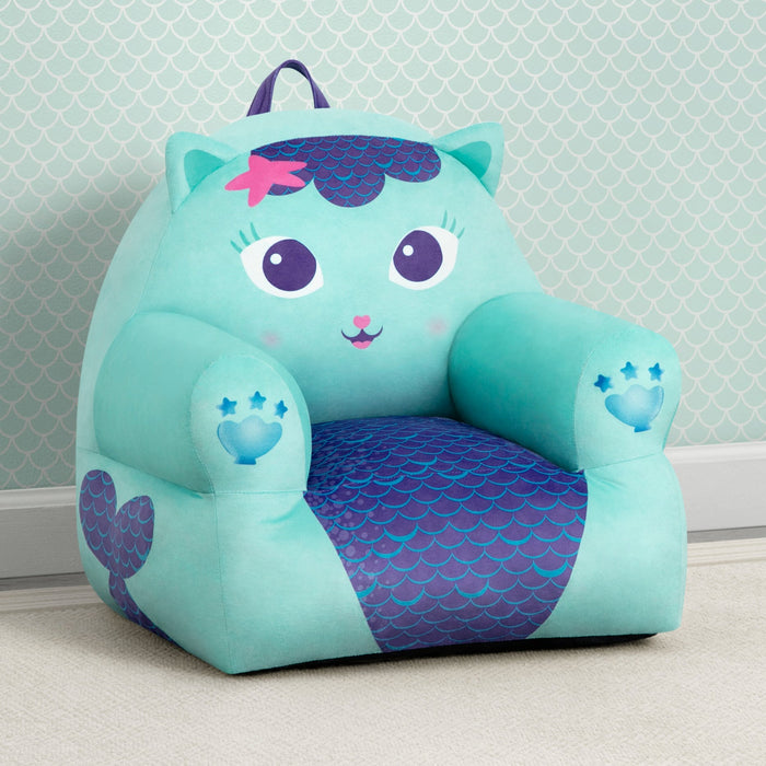 FC83824GD 1613 cozee chair gabbys dollhouse lifestyle 103 1-Gabby's Dollhouse Cozee Buddy Chair