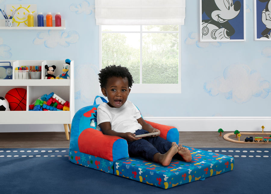 Mickey Mouse (1055) 2-Mickey Mouse Cozee Buddy Flip-Out Chair