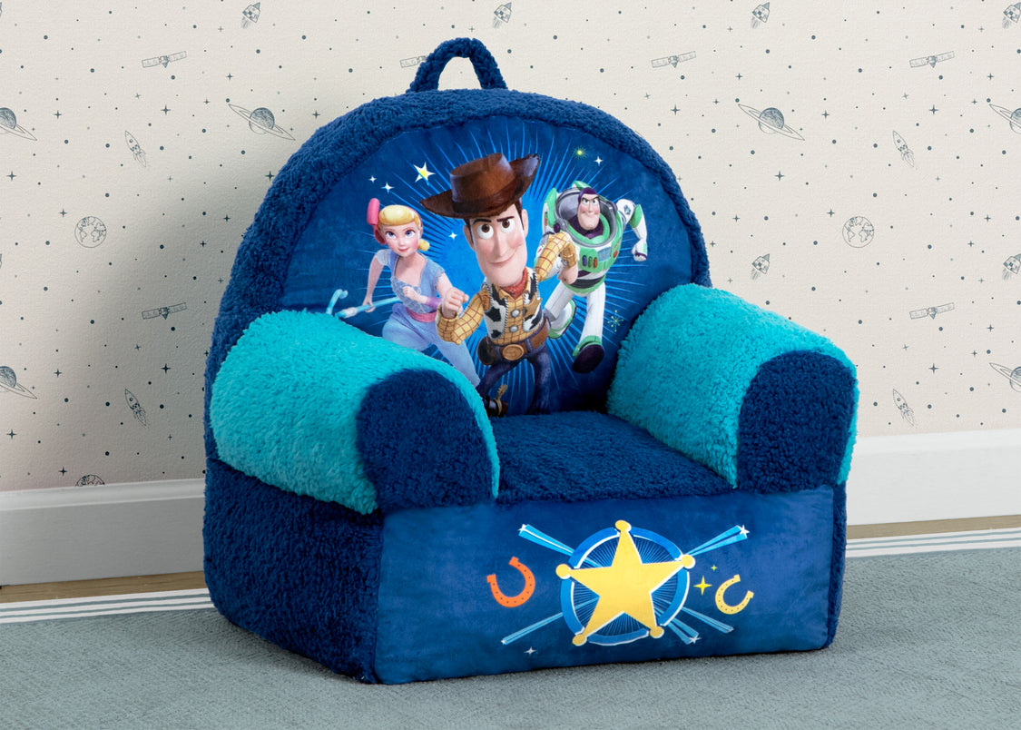 FC85921TY 1096 cozee buddy chair toy story lifestyle 03