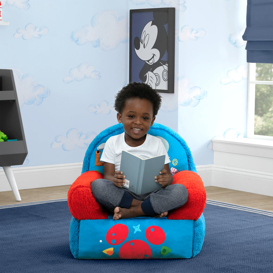 FC85941MM 1055 cozee buddy chair mickey lifestyle 102