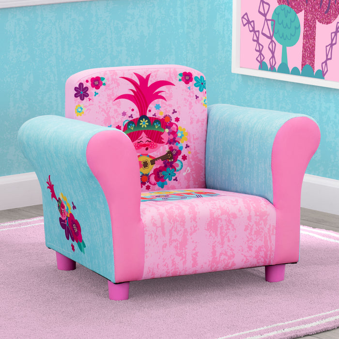UP83731TR trolls upholstered chair hangtag 1-Trolls World Tour Upholstered Chair