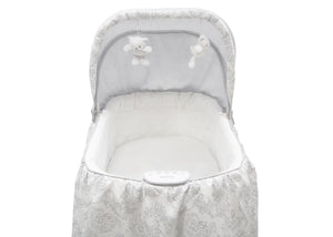 Self gliding outlet bassinet