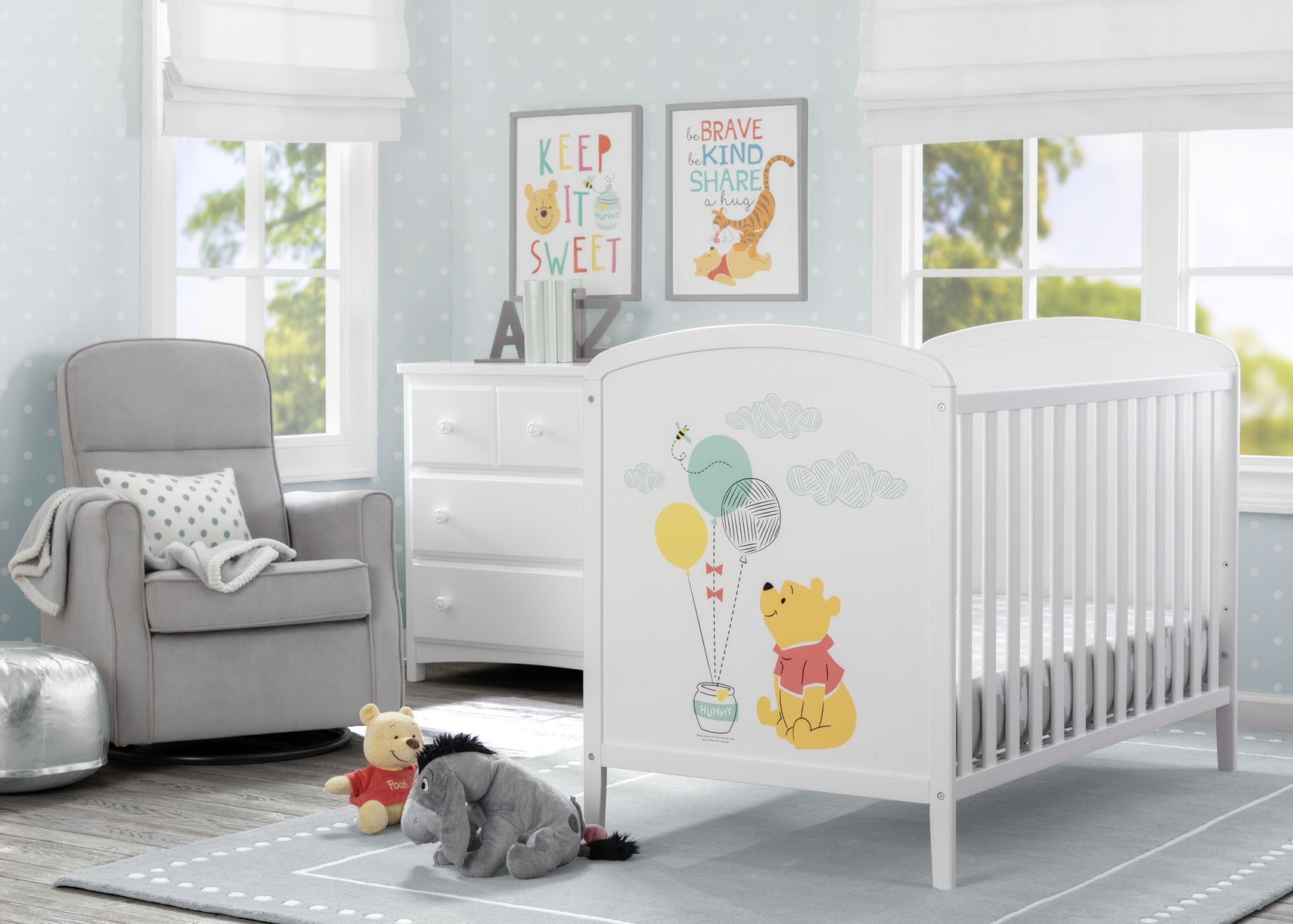 Delta Children Bianca White with Pooh (1301) Disney Winnie The Pooh 3-in-1 Convertible Baby Crib by Delta Children, Room View a1a