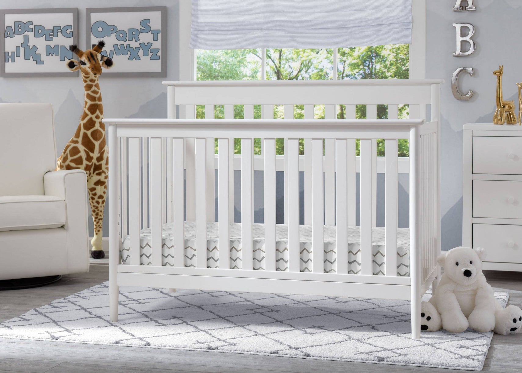Delta Children Bianca White (130) Greyson Signature 4-in-1 Crib, Room View b1b