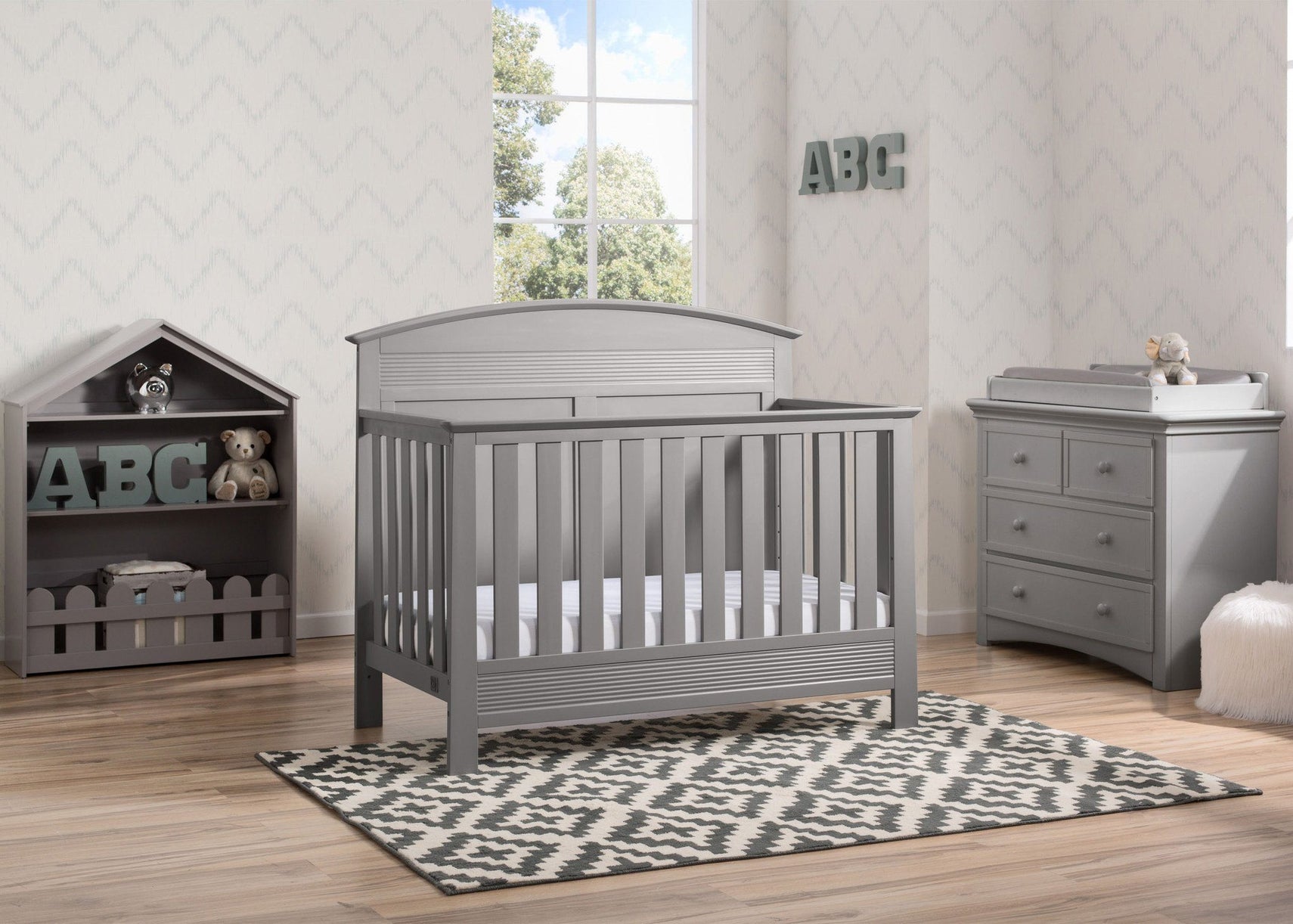 Serta Grey (026) Ashland 4-in-1 Convertible Crib, Room View a1a