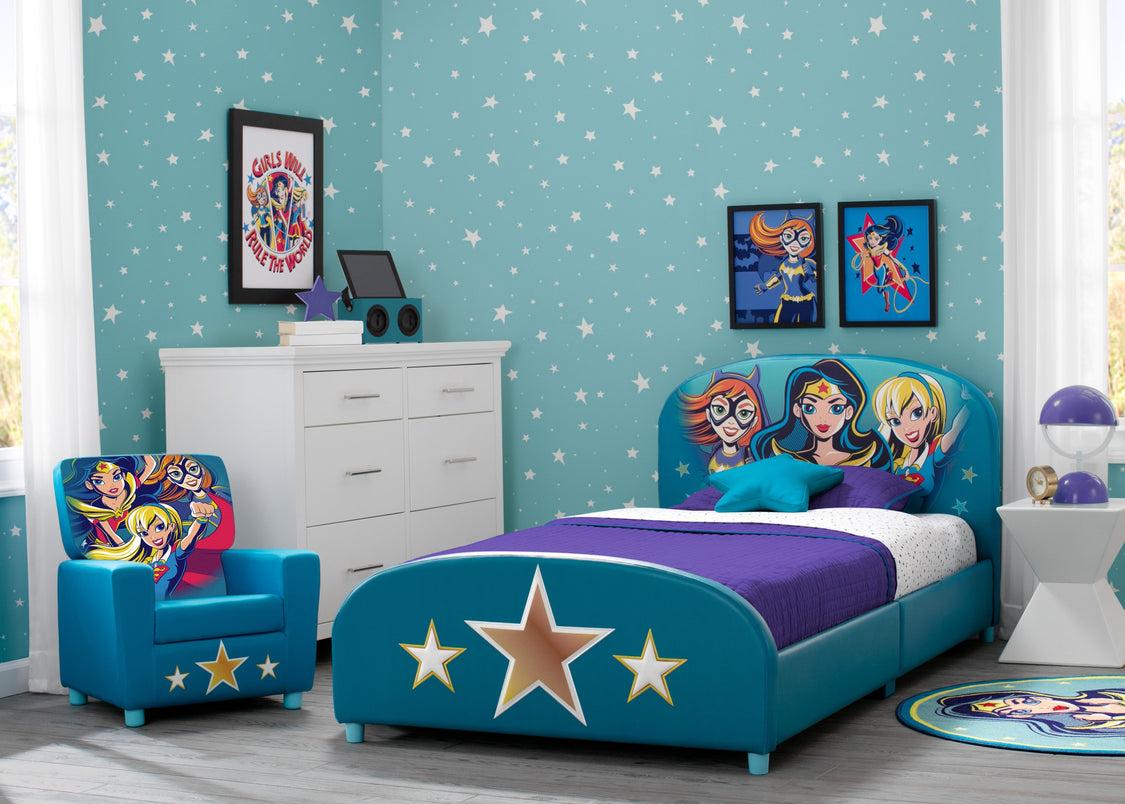 Delta Children DC Superhero Girls Upholstered Twin Bed, Room View