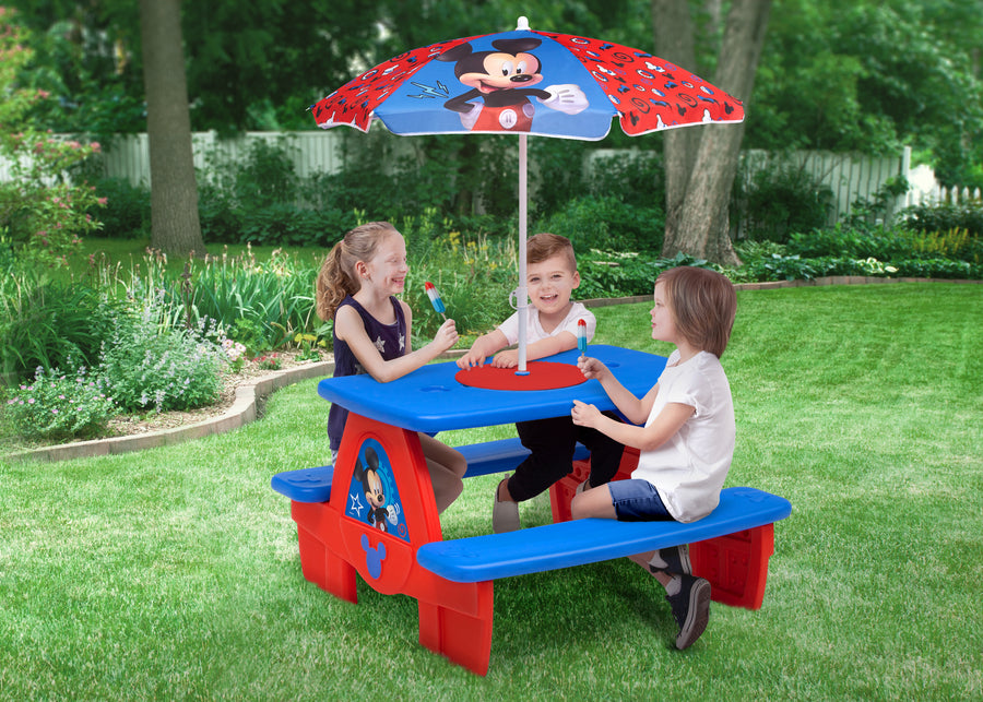 Mickey Hot Dog (1054) 1-Mickey Mouse 4 Seat Activity Picnic Table with Umbrella and LEGO Compatible Tabletop