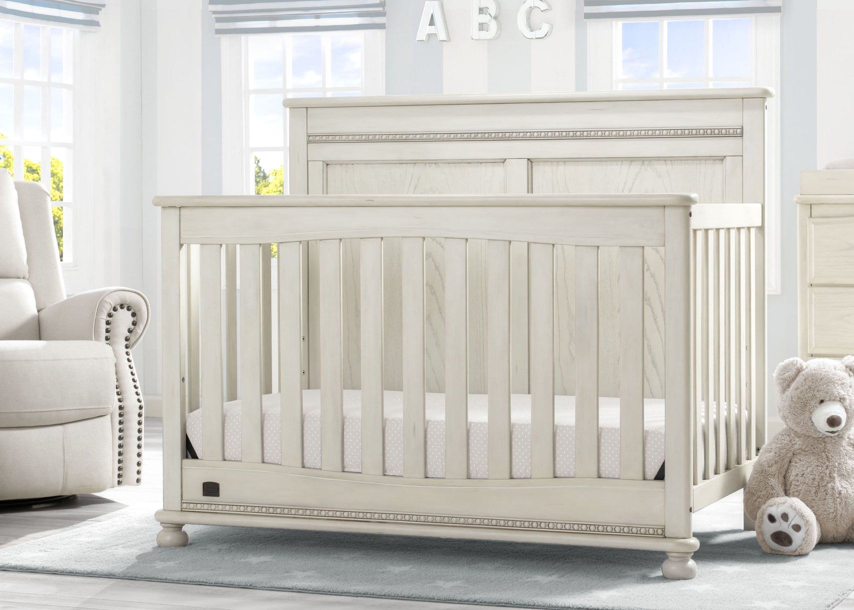Delta Children Antique White (122) Fontana 4-in-1 Convertible Crib 