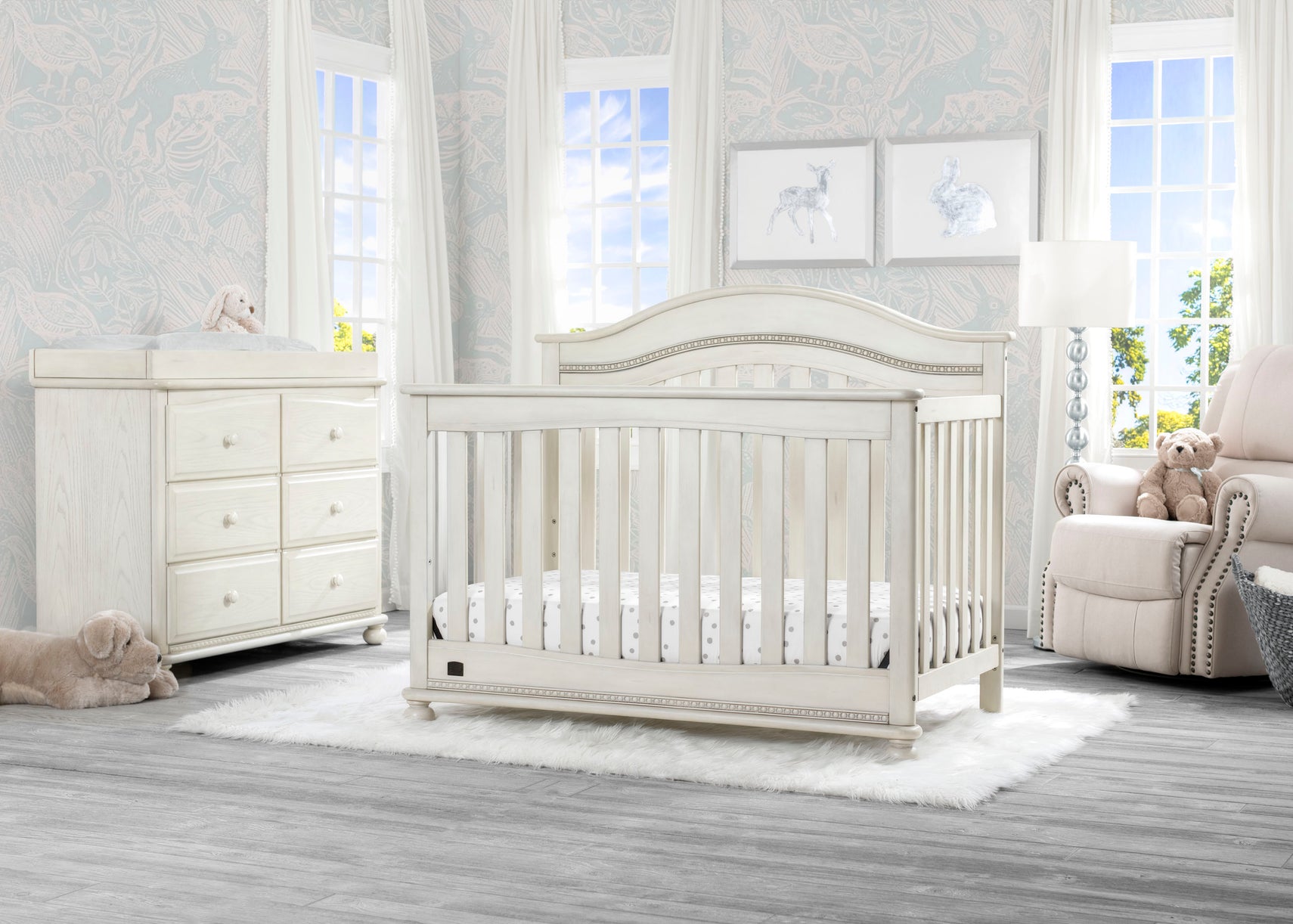 Delta Children Antique White (122) Bristol 4-in-1 Convertible Crib (W337450) Room View, a1a