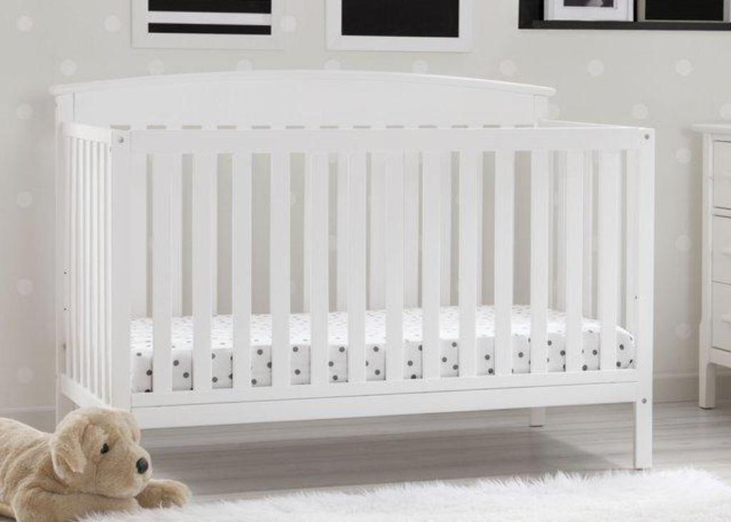 Delta Children Bianca White (130) Finley 4-in-1 Convertible Baby Crib