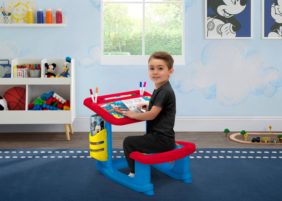 Mickey Hot Dog (1054) 1-Mickey Mouse Draw and Play Desk